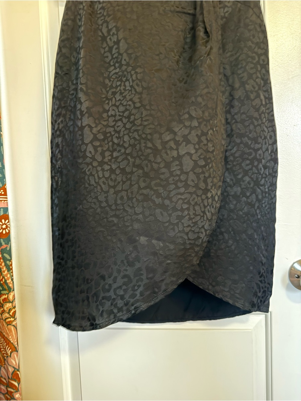 Vici Black Textured Leopard Wrap-Front Skirt M